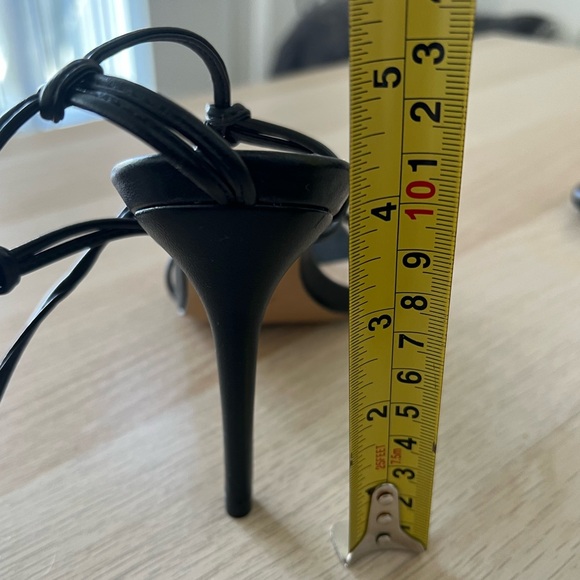 BLACK HIGH HEELS - Picture 5 of 5